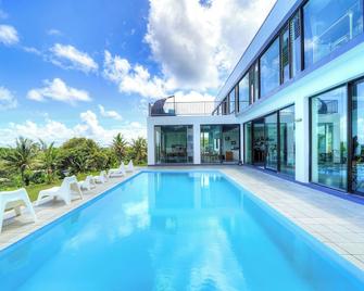 Maui Bay Home Stay Villa - Korolevu - Bazén