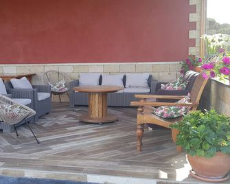 La Cala Hostel - Loredo - Patio