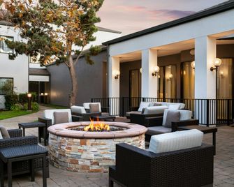 Courtyard by Marriott San Francisco Airport - San Bruno - Patio