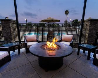 King Suite. Free Breakfast. Pool. Shared Bbq. 30 Min To Oakland Zoo! - Newark - Balcony