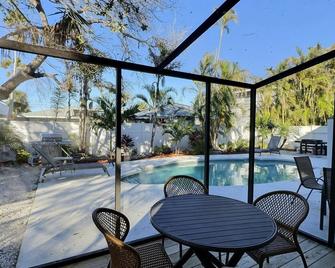 Walk to the Beach and More from this Fully Renovated Unit W/ Heated Pool - Siesta Key - Pool