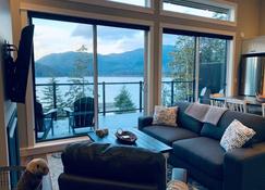 #210 - Ocean Serenity (Oceanfront) - Port Renfrew - Living room