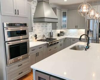 City View- near Downtown, Capital, NC State - Raleigh - Cocina
