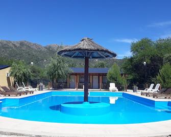 Estacion Potrero Cabañas y Habitaciones - Potrero de los Funes - Piscina