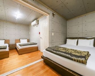 Andong Q - Andong - Спальня