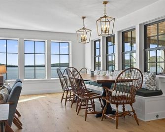 New Lake Bomoseen Waterfront Retreat • Stunning Views • 4‑Season Fun - Fair Haven - Comedor