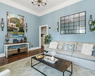 1884 Elegant Home Fire Pit, Tesla Tech, Near Dt - San Luis Obispo - Living room