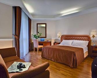 Hotel Eliseo Terme - Montegrotto Terme - Makuuhuone
