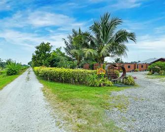 OYO 91159 Asiacamp Chalet Tanjung Karang - Куала Селангор