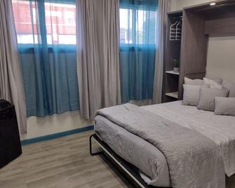 Luxury In A Quaint Little Package - Oshkosh - Schlafzimmer