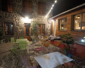 La Maison - Hôtel & Gîte - Laguiole - Patio