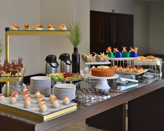 Deville Business - Maringá - Buffet