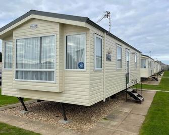 Towervans Caravan Park - Mablethorpe - Building