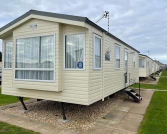 Towervans Caravan Park - Mablethorpe - Building