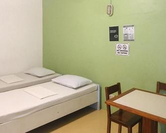 Mainstreet Pension House - Bacolod - Bedroom