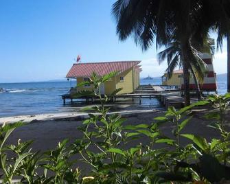 Faro del Colibri - Bocas del Toro - Playa