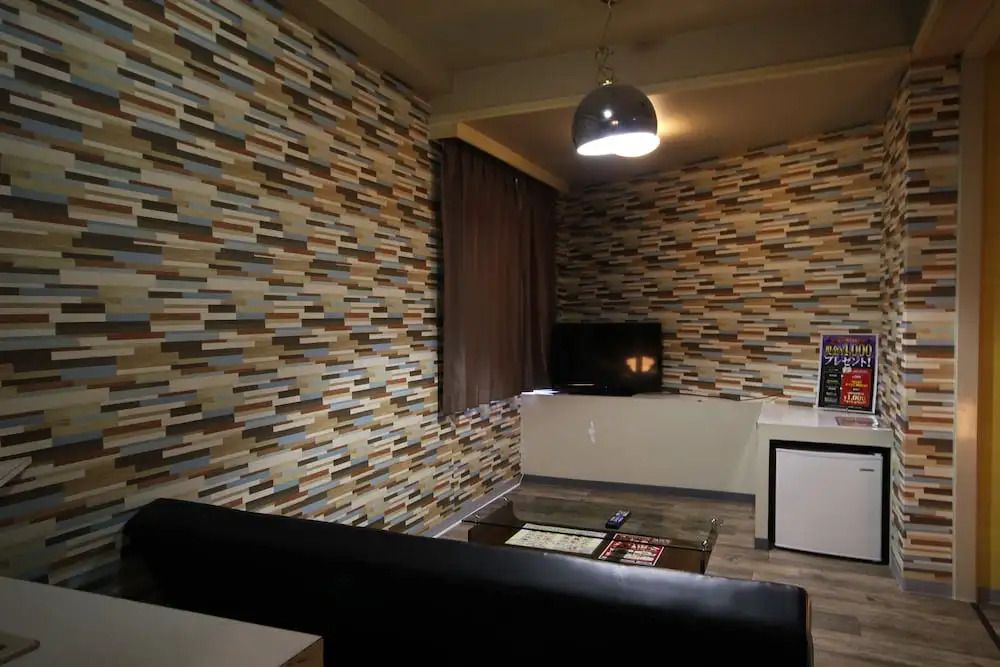 ذا هوتل - للبالغين فقط