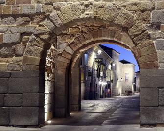 Hotel Arco San Vicente - Ávila