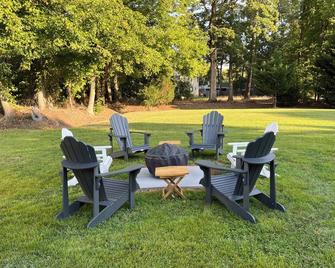 Walk to everything Rock Hall from this 1st floor apartment. Sleeps 4! - Rock Hall - Patio