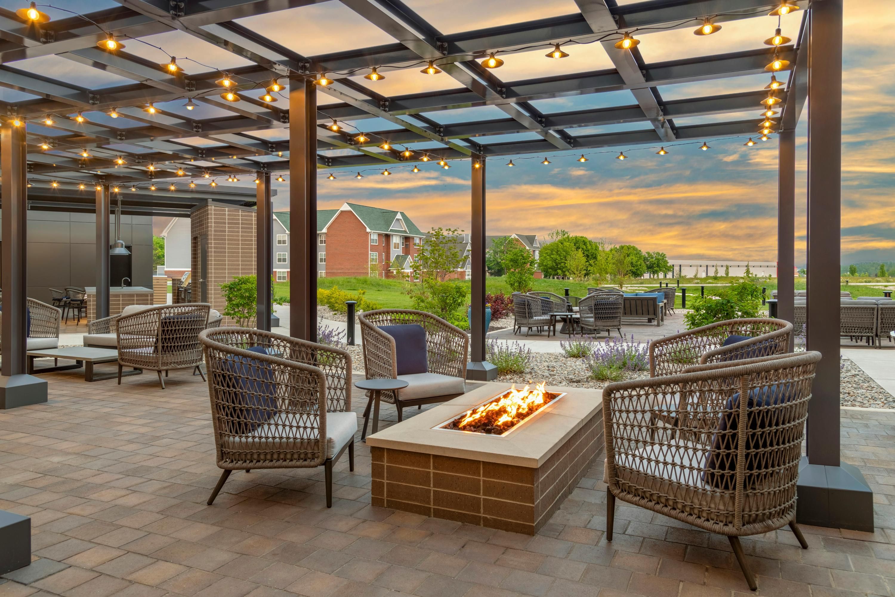 Homewood Suites by Hilton Holland - Holland - Patio