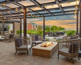 Homewood Suites by Hilton Holland - Holland - Terasa