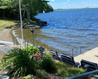 Serenity on the lake\naka Loft/Garage - Augusta - Outdoors view