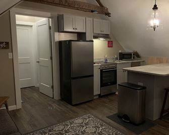 The Nest ~ Quiet location close to shops, dining and Downtown Freeport. - Freeport - Keuken