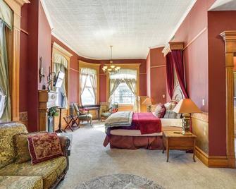 Downtown Yankton Suite Walk to Restaurants! - Yankton - Slaapkamer