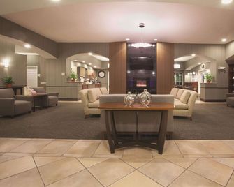 La Quinta Inn & Suites by Wyndham Albuquerque Midtown - Albuquerque - Lounge
