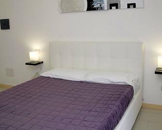 Sweet Dreams Guest House - Alghero - Bedroom