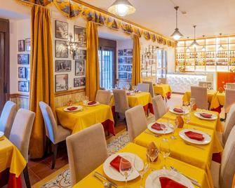 Cubo's Hostal La Plaza Room 202 With Bre - Tolox - Restaurante