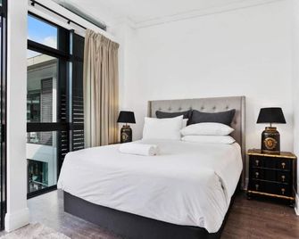 High-end Viaduct studio apartment! - Auckland - Bedroom