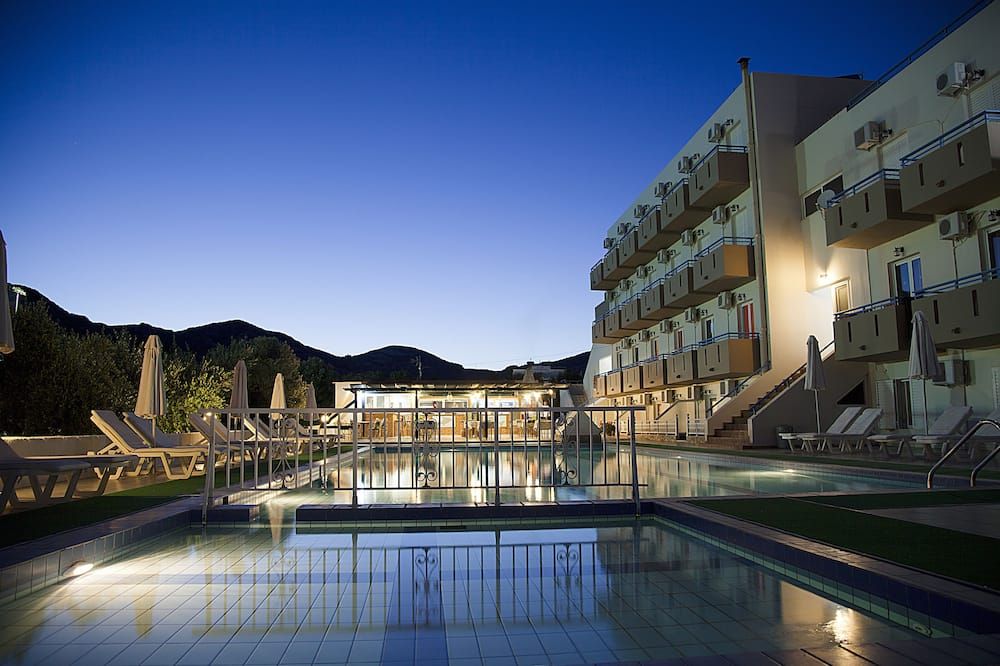 أثينولا هوتل