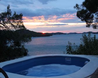 Paradise 30m from the sea - Tisno - Piscine