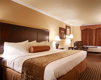 Best Western Plus Southpark Inn & Suites - Tyler - Bedroom