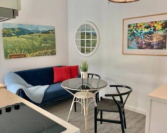 Stylish Private Studio, Close To Beach, Wifi, Parking - Melbourne - Living room