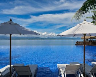 دوسيت تاني ماكتان ثيبو ريزورت - لابو-لابو ستي - حوض السباحة