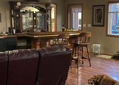 Running Water Lodge with great amenities - Springfield - Sala de estar