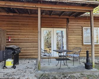 5 Min To Beaver Lake King Bed Fire Pit Jetted Tub #4 - Eureka Springs - Patio