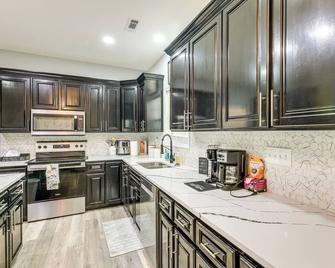 11 Mi to Troy University: Family Home w/ Yard - Troy - Küche