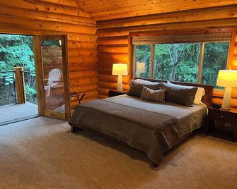 Cozy log cabin secluded in a mountain forest with hot tub, sauna, private patio. - Provo - Bedroom