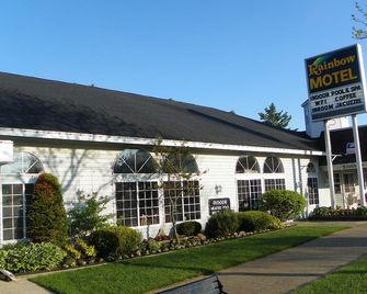 Rainbow Motel - Mackinaw City - Building