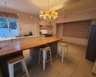 Umhlanga rocks house - Umhlanga - Dining room