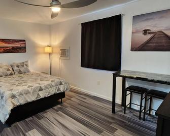 #1 New! Couples Getaway Self Checkin Studio Apt - Keaau - Bedroom