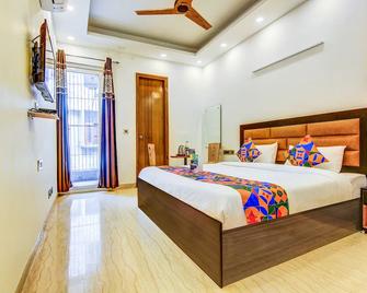 Fabhotel Floyd - New Delhi - Bedroom