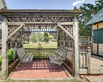Charming Chesterton Home: w/ Idyllic Location! - Chesterton - Terasa