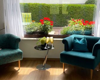 Modern and cozy vacation home completely renovated in 2023 - Bad Brambach - Living room