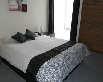 Anchorbell Holiday Apartments - Merimbula - Bedroom
