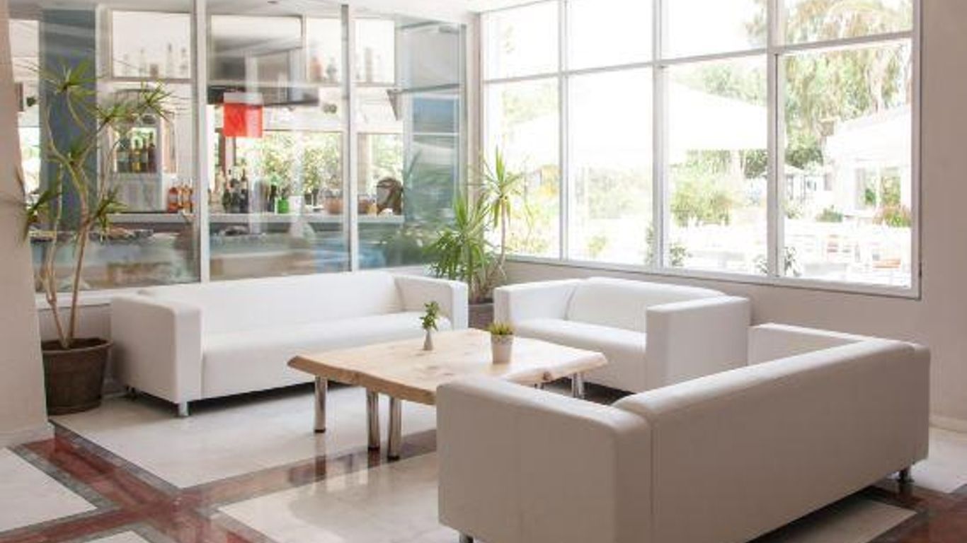 جورجيو بولس بيتش هوتل