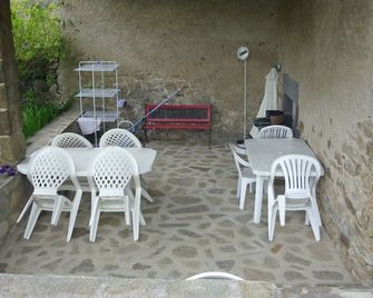 Cottage 4/5 people in Arlet 'in a green setting' - Aubazat - Patio